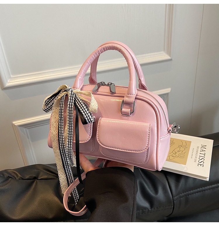 A trendy underarm bag for women in 2025, Korean version, Instagram Spring/Summer new fashion tote bag, versatile and large-capacity commuting bag undefined