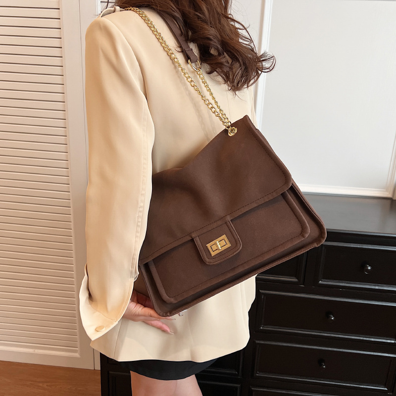 Large capacity for women's autumn and winter 2023 new fashionable frosted chain crossbody commuting tote bag_voghion.com