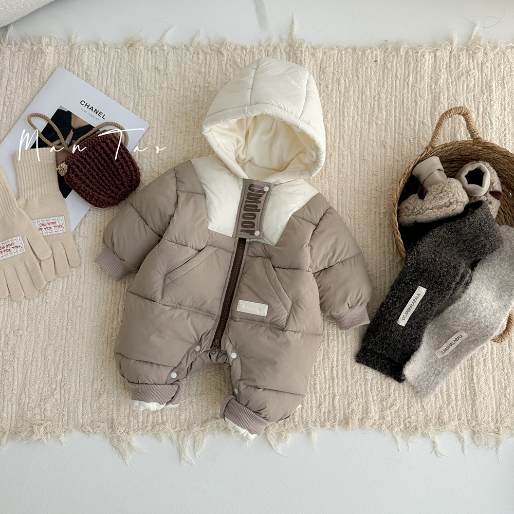 Ropa de una pieza coreana de color de contraste al aire libre para bebés y niños pequeños Ropa de exterior acolchada de terciopelo para hombres y bebés
