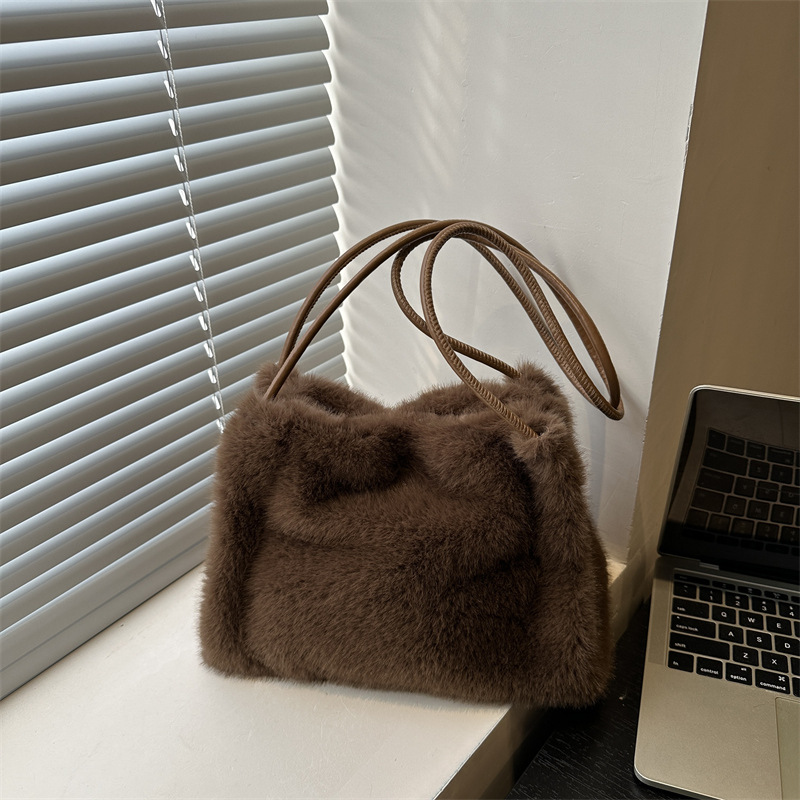 Personalidad bolso de gran capacidad para mujeres 2024 invierno nuevo bolso cuadrado simple de moda extranjera viaje bolso de hombro bajo la axila