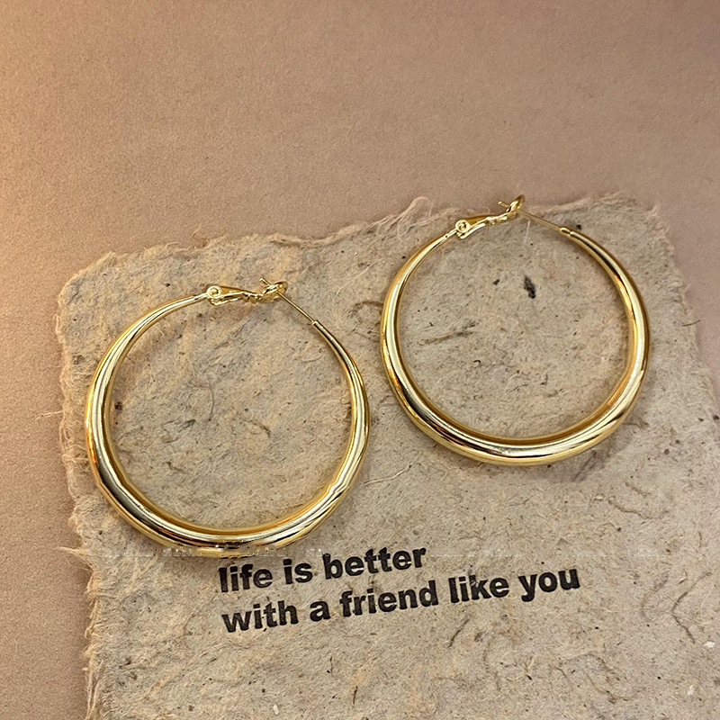 Pendientes geométricos de anillo simple de nuevo estilo transfronterizo de aguja de plata, sentido de diseño, pendientes de lujo simples y ligeros, pendientes de sentido de alta gama de moda al por mayor