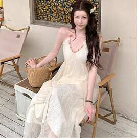 纯欲风挂脖雪纺连衣裙女夏季海边度假法式露背裙子高级感白色长裙