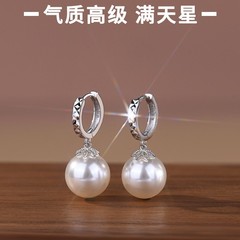 高級車の花の頭の真珠のイヤリング、気質の大きな真珠のイヤリング、女性の銀メッキのイヤリング、新しい軽い高級イヤリング