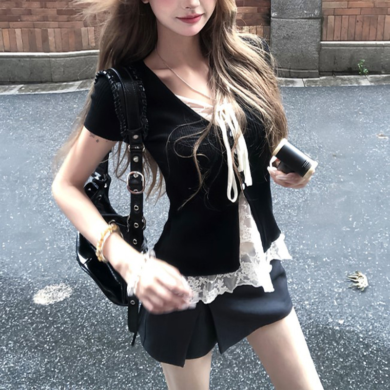 Pure Lust Style Short-Sleeved T-Shirt Design Lace V Neck Summer 2025 New Slim Black Right Shoulder Fake Two-Piece Top