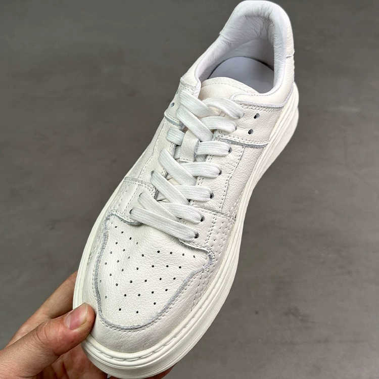Прямые поставки с фабрики: мужские белые кожаные кроссовки, новая осенняя коллекция в корейском стиле, универсальные, на толстой подошве, молодежные повседневные кеды оптом.