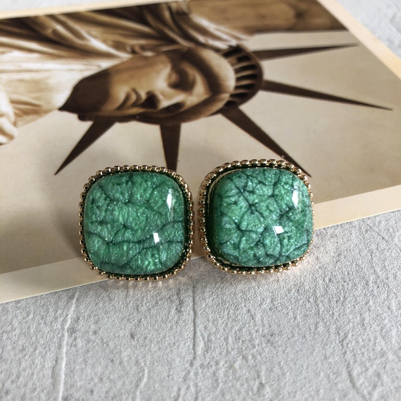 Boucles D&#39;oreilles Pendantes Goutte D&#39;eau Carrées En Émail Vert Rétro En Gros Nihaojewelry display picture 6