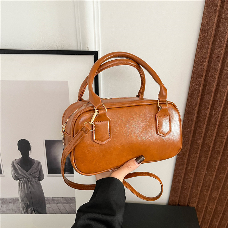 Versión coreana del bolso pequeño de Boston otoño e invierno nuevo bolso portátil para las axilas bolso de bolos literario de moda bolso diagonal de un solo hombro