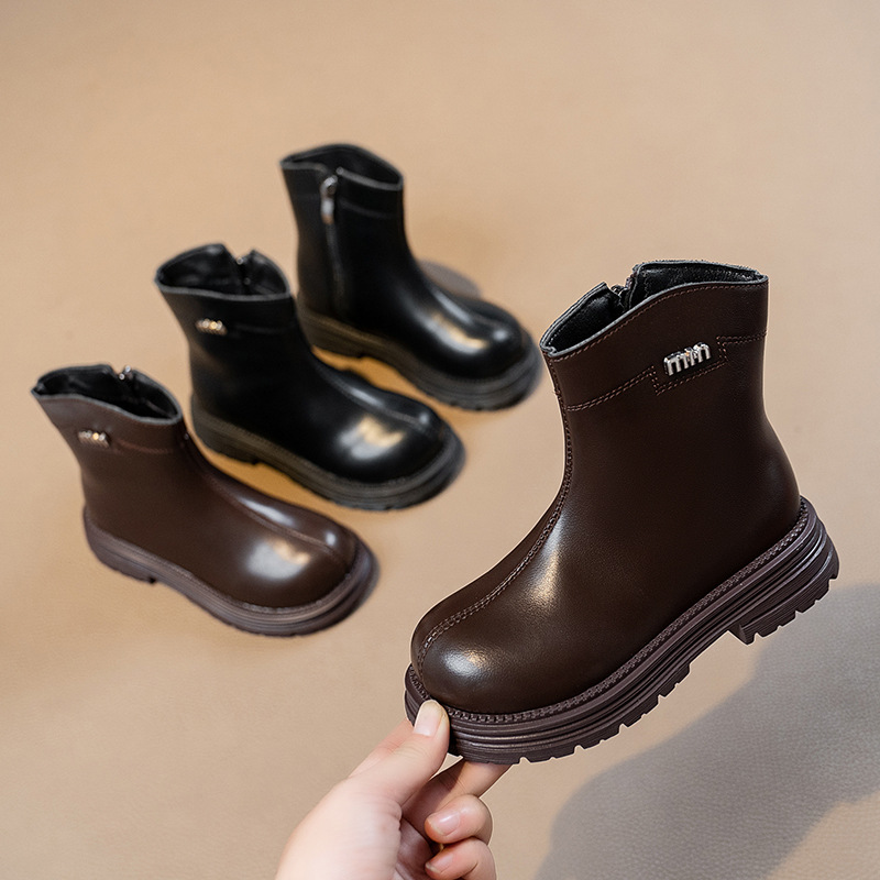 Girls' stylish metal letter diagram solid color medium top small leather boots, new men's and women's side zipper casual_voghion.com