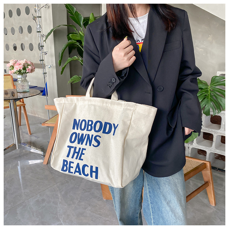 A large-capacity, sturdy Japanese-style canvas bag for women, a new 2022 simple bento handbag for girls to go to work undefined