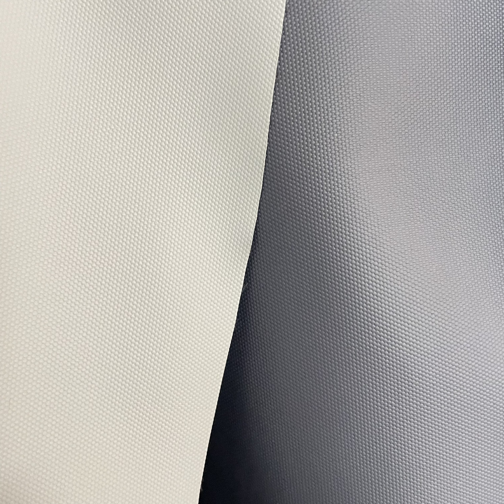We are selling multi-color PVC leather waterproof imitation 600D fabric-textured leather film leather backpacks and car seat cushions in stock pic 8