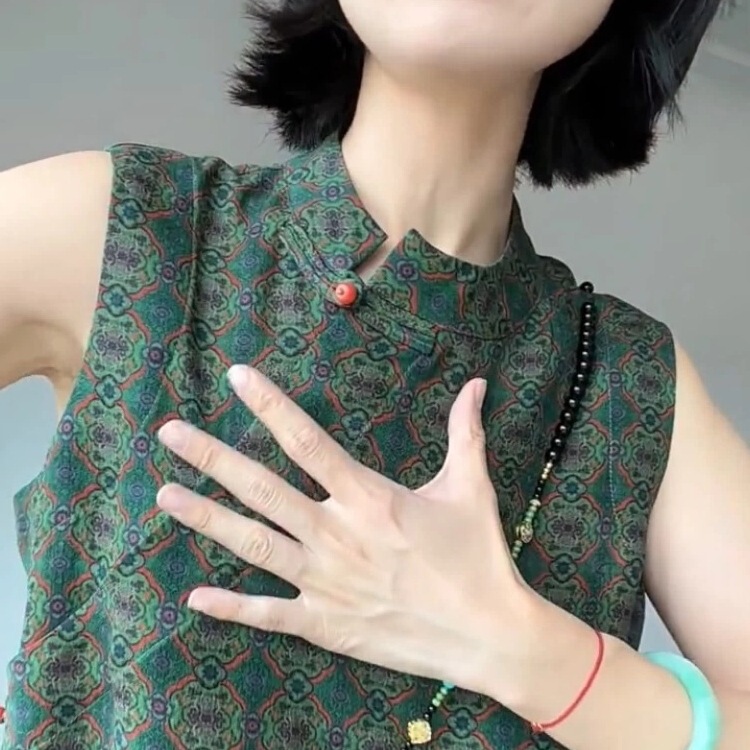 New Chinese Style Green Jacquard Half Turtleneck Shirt for Women Summer Sleeveless Top Mid-Length Hem Slit Shirt