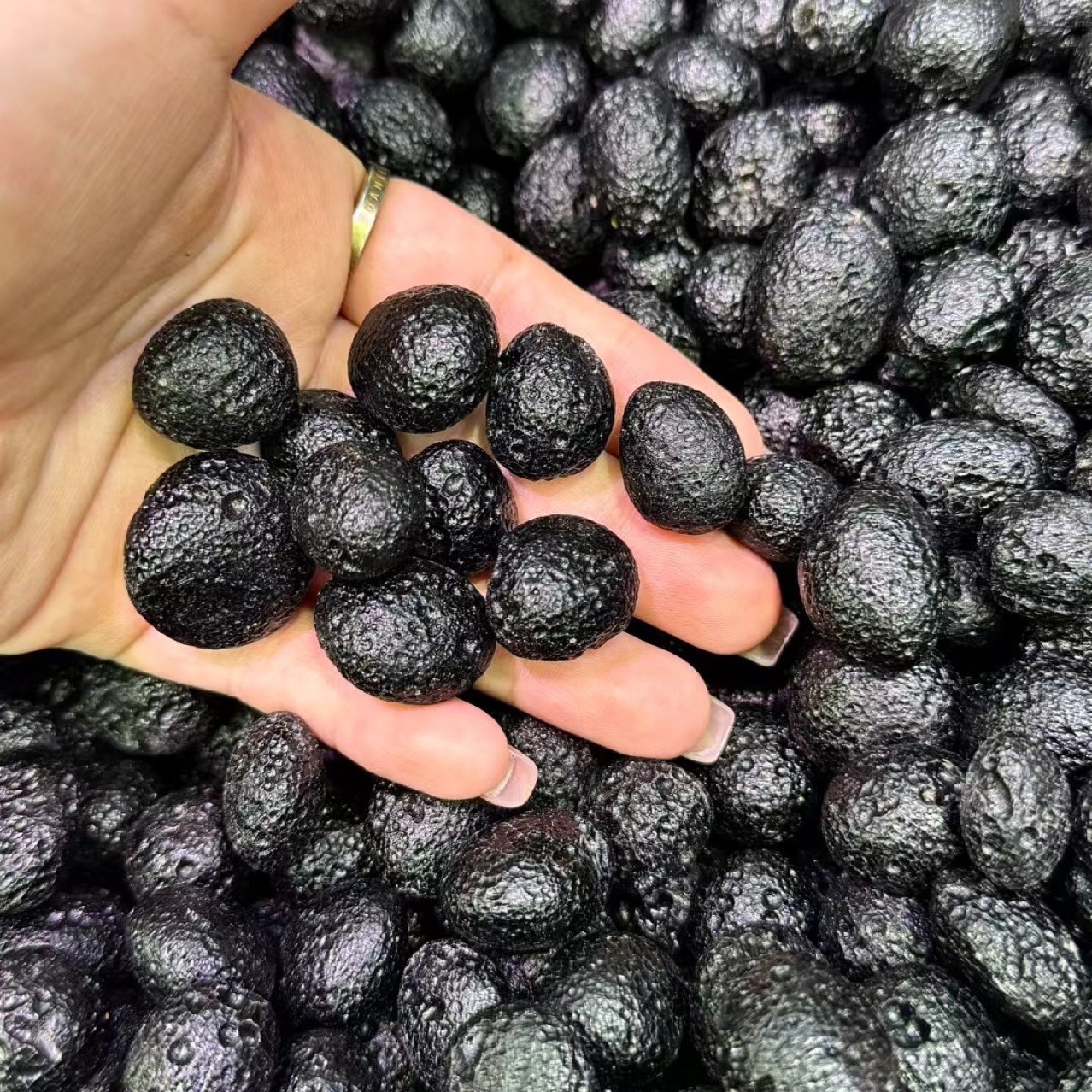天狼星小颗粒完整陨石厂家批发跨境直播原料石雕刻摆件