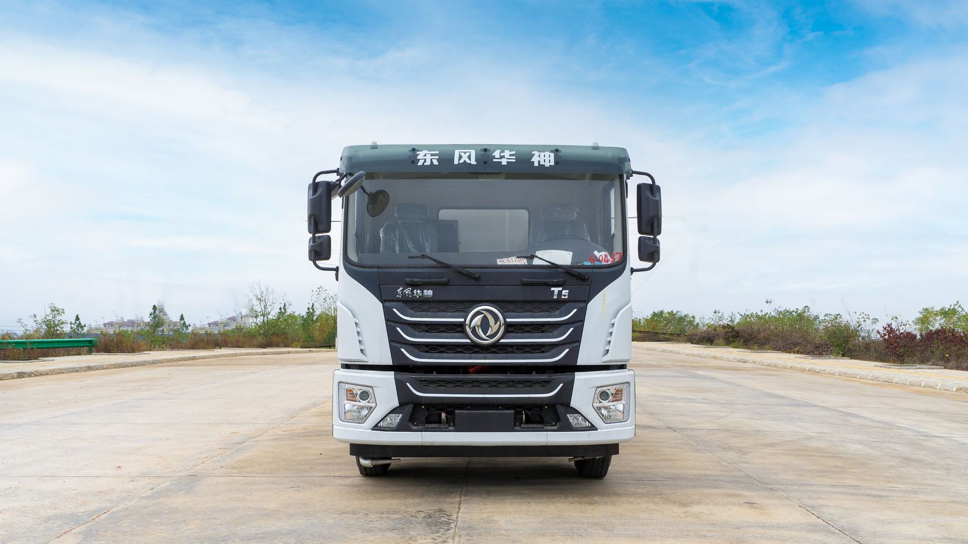 Dongfeng Huashen 15-Ton Sprinkler Truck, Greening Spray Truck, Water Transport Truck, Construction Site Dust Suppression Truck, Fog Cannon Truck, Chengli Water Tank Truck