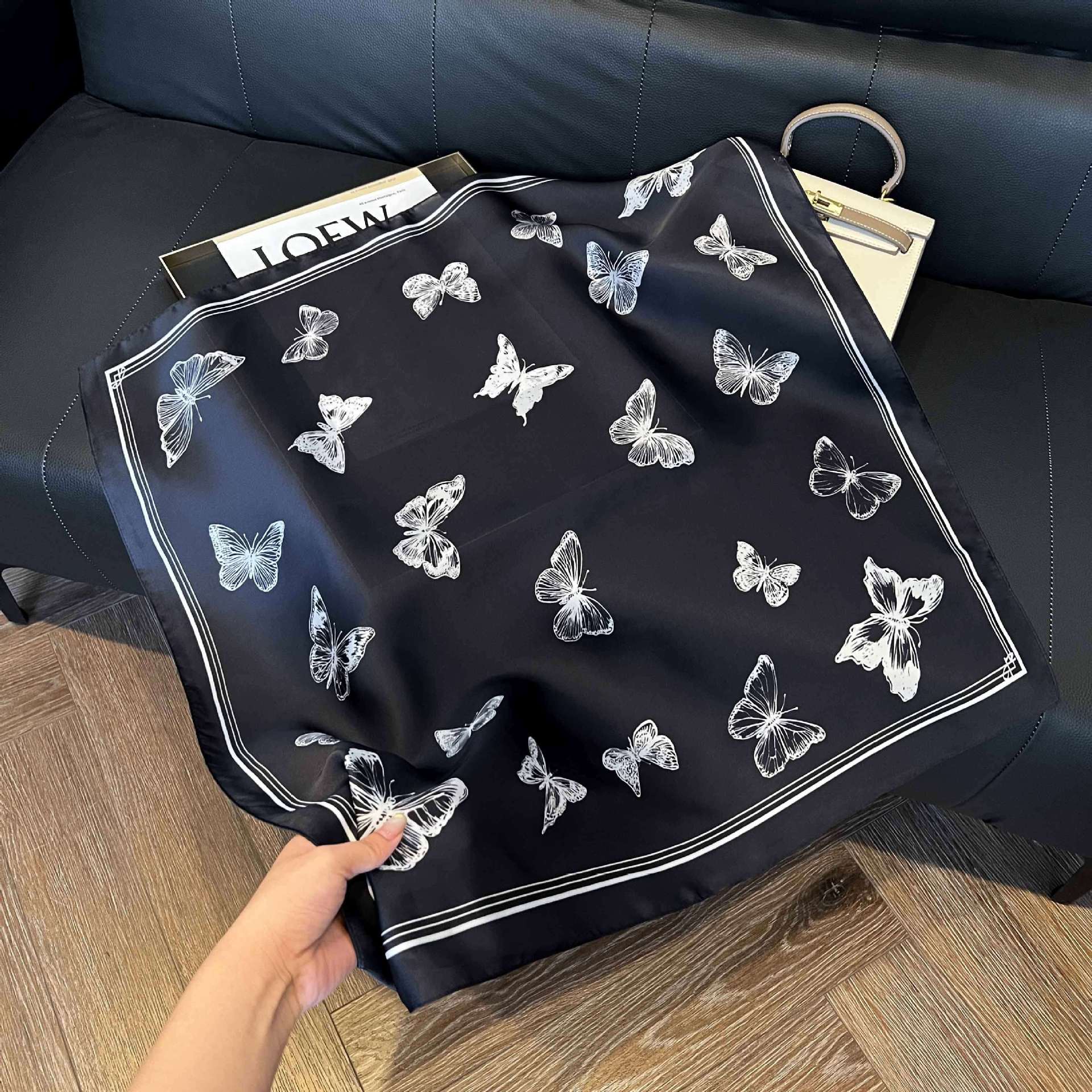 Transfronterizos nuevos bufandas de seda azul de alto nivel de seda cuadrada de simulación bufandas de moda de decoración de moda de combinación bolsa correa de pelo bufandas profesionales
