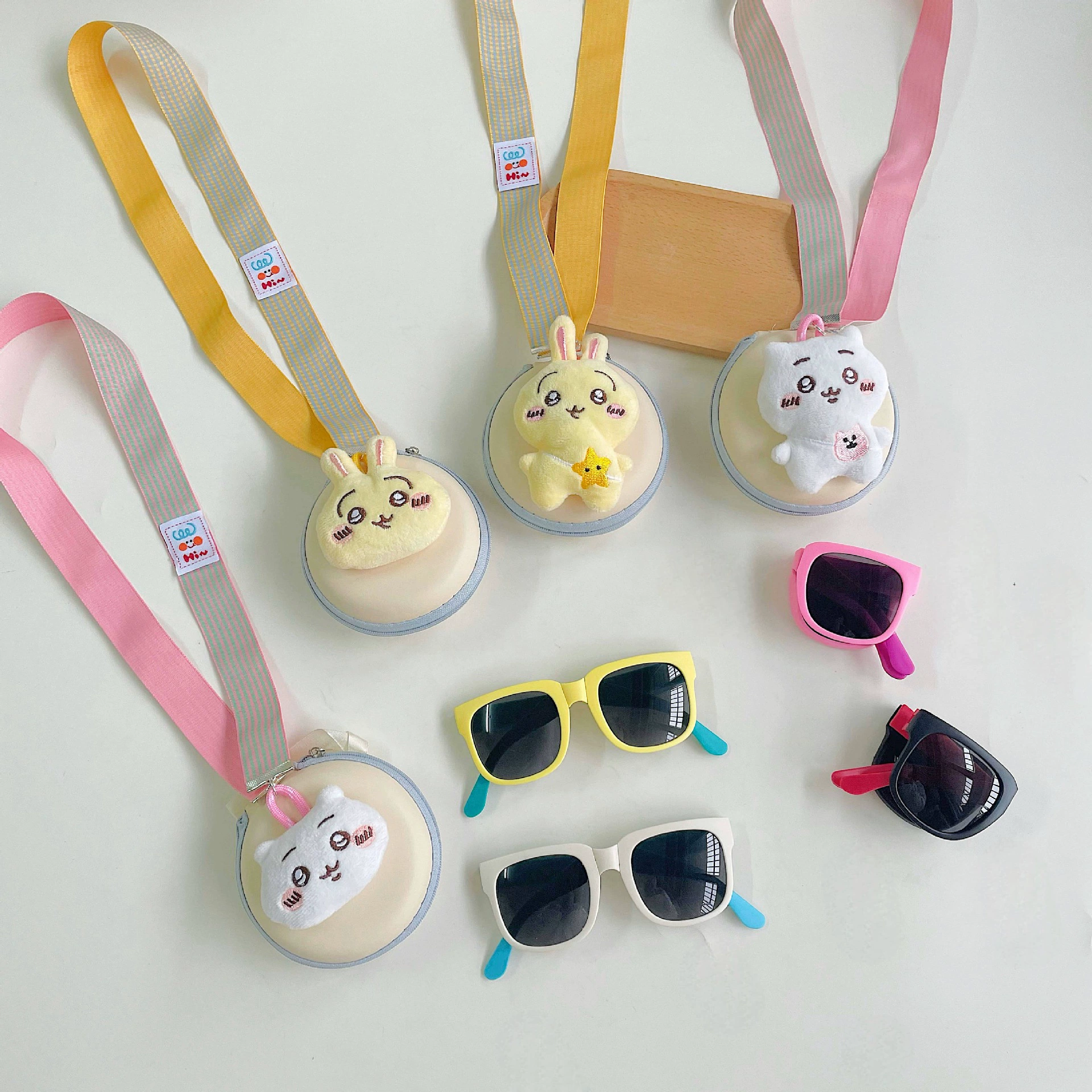 Children's folding cute sunglasses, doll, storage box, protective brand handheld set