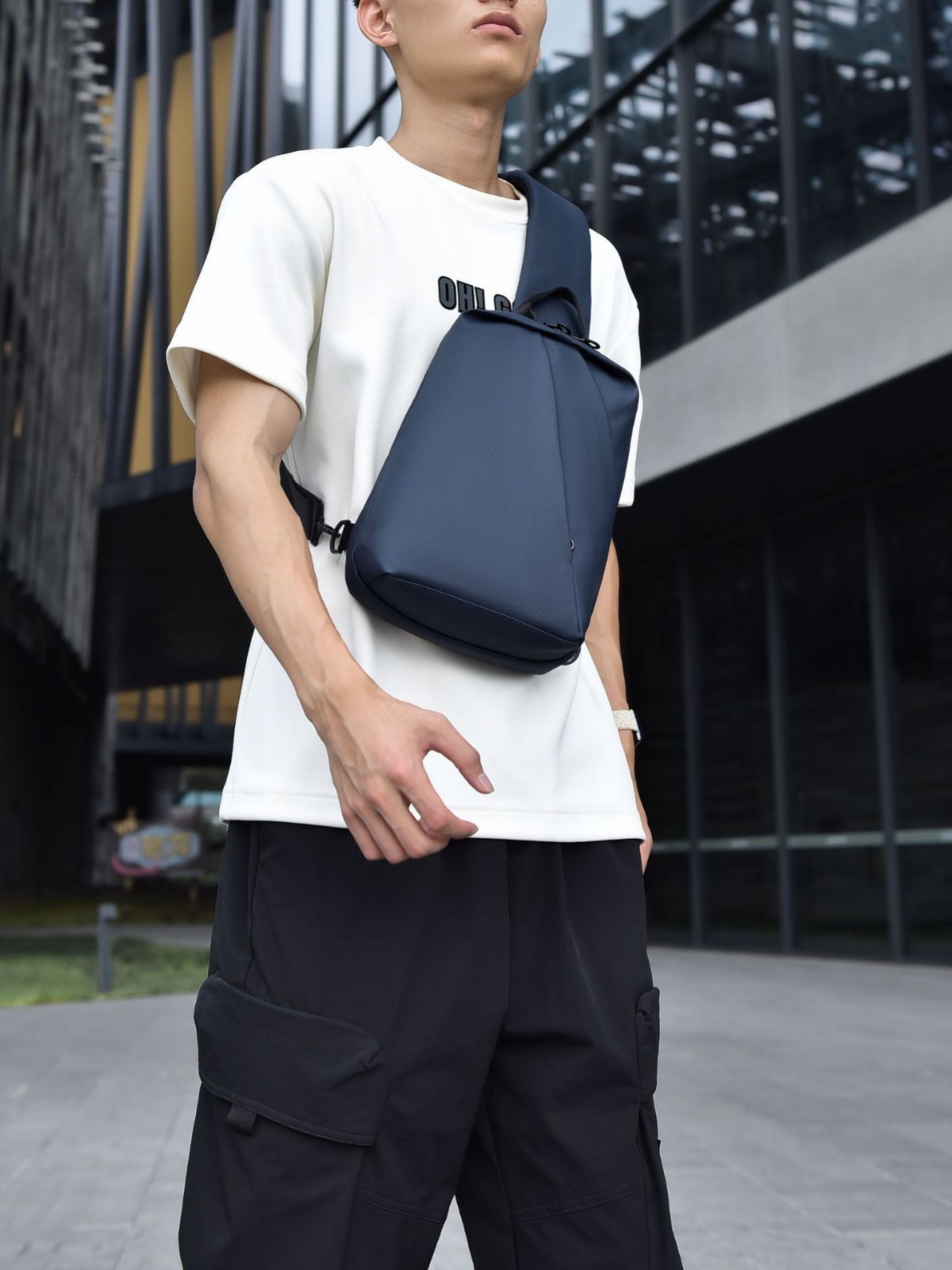 Seleccione estrictamente la tendencia de negocios simple bolso de pecho de hombre moda transfronteriza coreana película de piel de hombro a prueba de salpicaduras mochila de color sólido