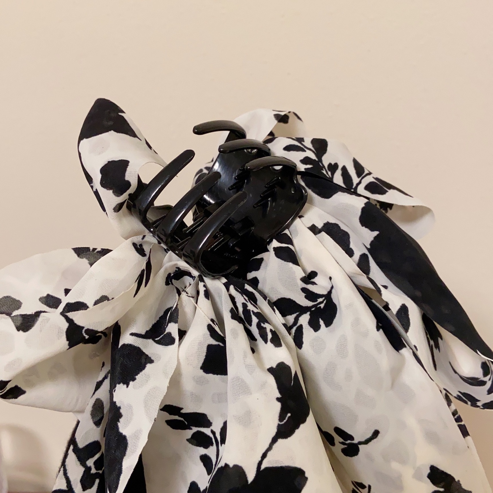 Clip floreale francese in bianco e nero, nuovo nastro con fiocco a nuvola, cucchiaio posteriore, presa versatile, accessorio per capelli alla moda_voghion.com