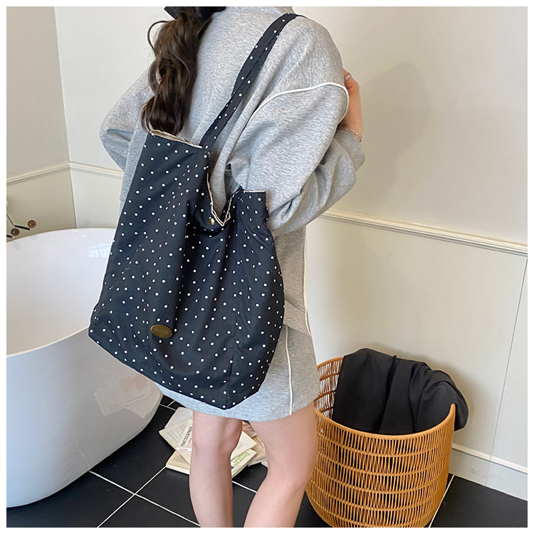 ins Korean-style laid-back single-shoulder bag, casual large-capacity black and white checkered tote bag, student commuting backpack for classes undefined