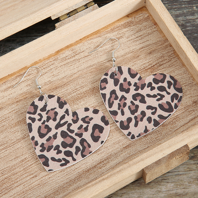 European and American new heart-shape leather earrings creative heart-shaped double-sided leopard pr