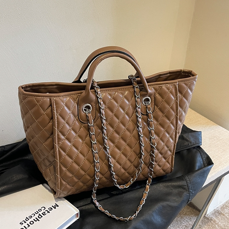 Women's rhombus large capacity women's bag 2024 new chain bag versatile hand held shoulder commuter style tote bag_voghion.com