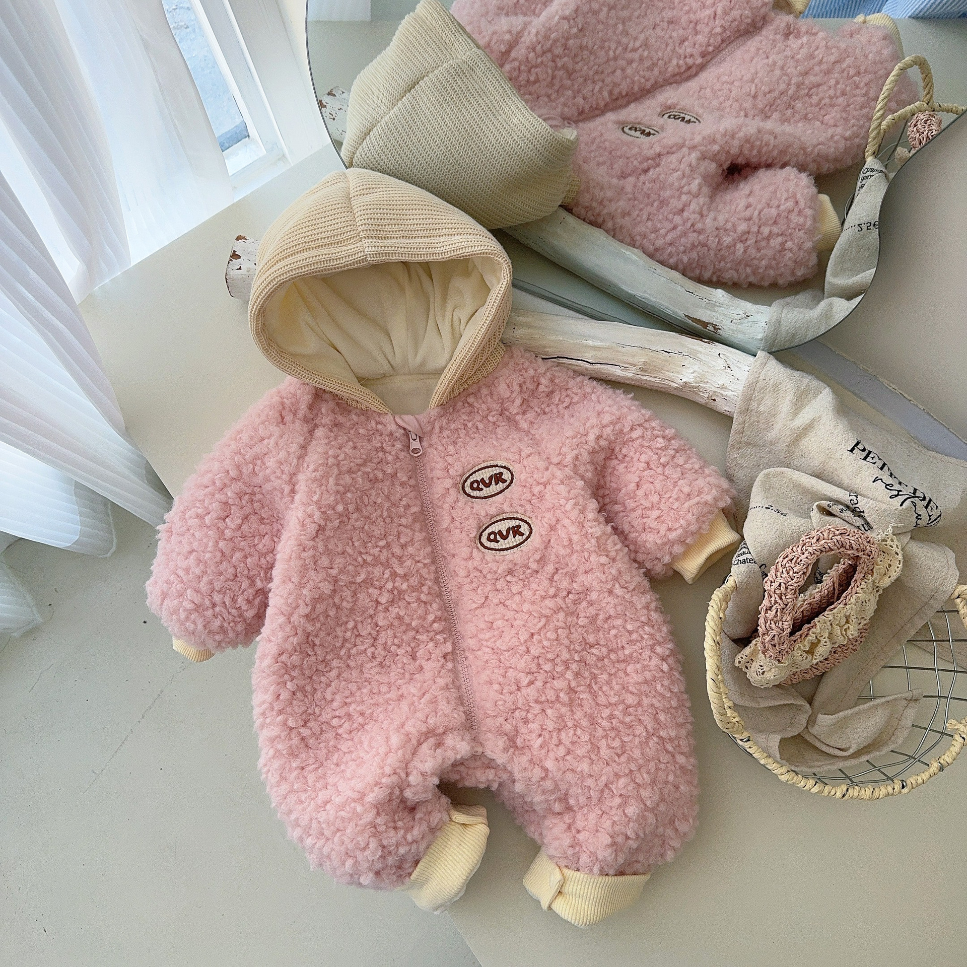 Ropa de bebé otoño e invierno más terciopelo engrosamiento de bebé mono estilo coreano lindo traje de escalada ropa de invierno cálido mameluco