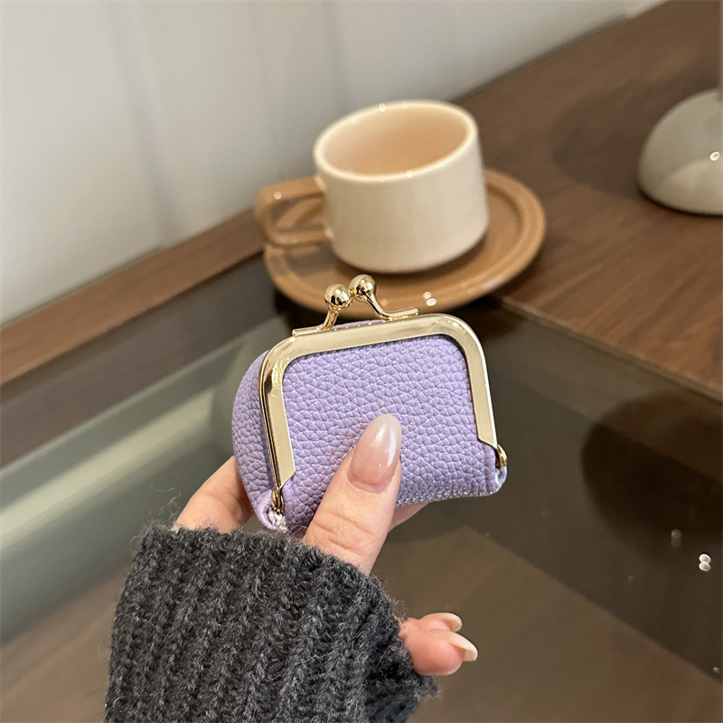 Nuevo bolso de lápiz labial de color sólido de estilo extranjero, mini bolso de mano de nicho de diseño de compras de moda compacto