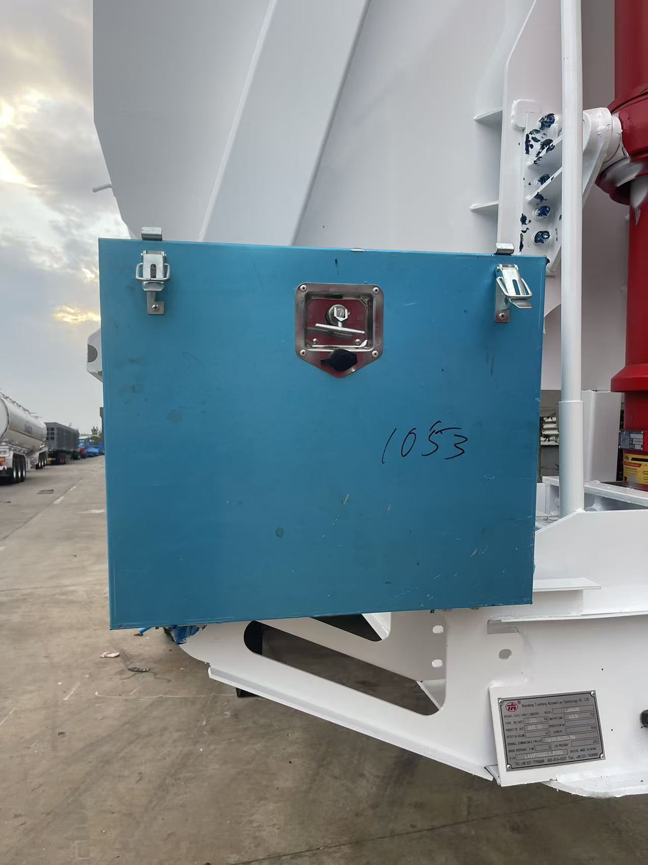 Source Factory Sells U-Shaped 2-Axis Rear-Turning Dump Semi-Trailer for Transporting Sand, Gravel and Coal Trailer, Heavy-Duty and Lightweight