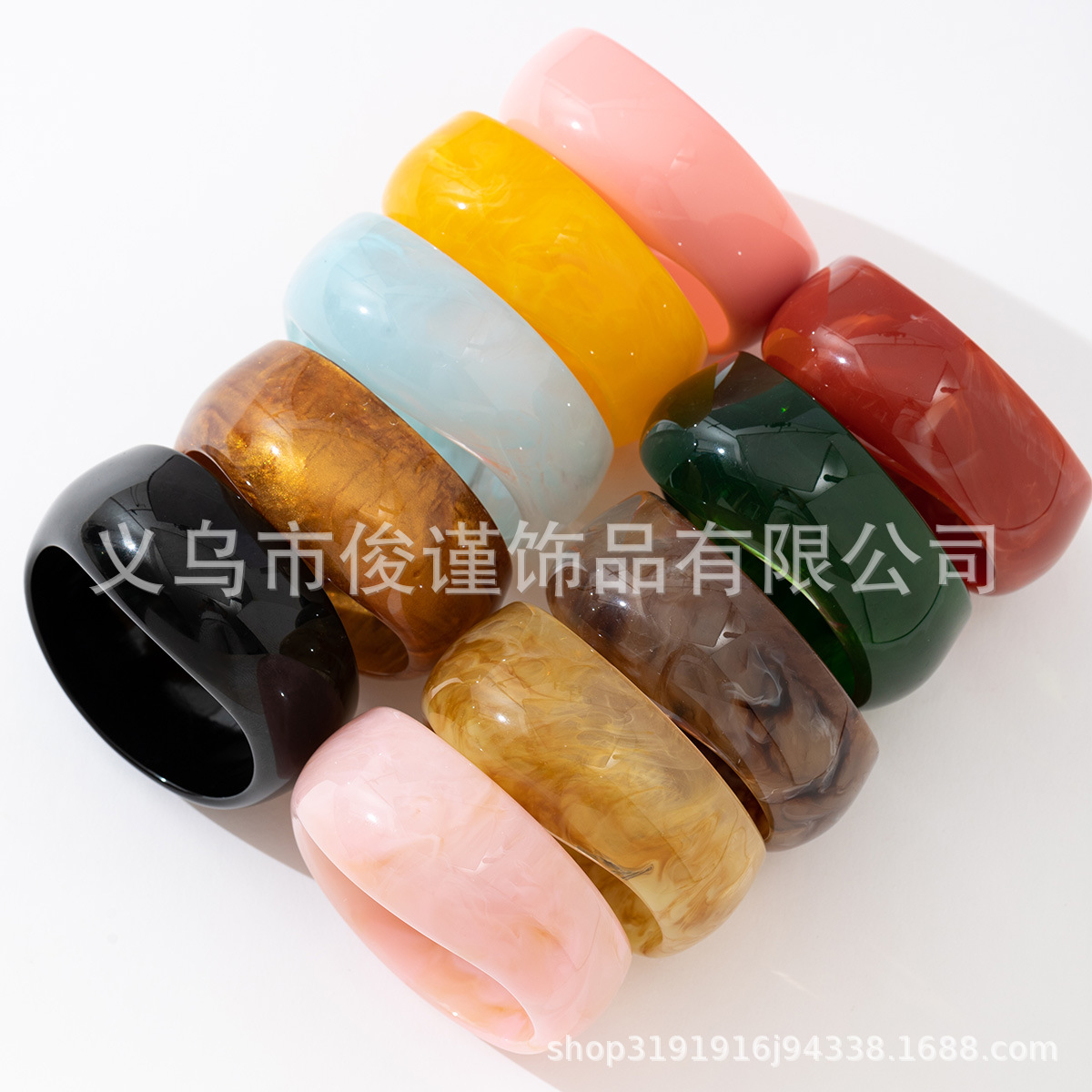 New Resin Bracelet, Wide Irregular Design for Women, Niche Design, Gradient Wide Version, Japanese and Korean Retro Minimalist Fashion Bracelet