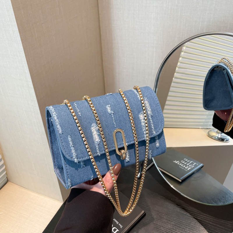 Textura de bolso cuadrado nuevo diseño de agujero de tejido denim de diseño de moda de este año chaîne de mujer mochila