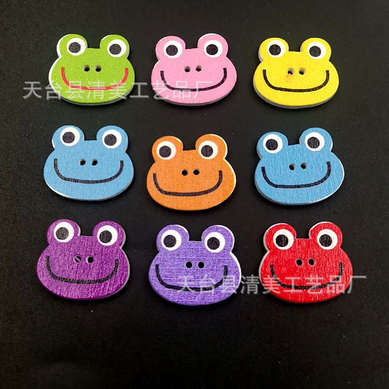 Dibujos animados pintados de bricolaje cabeza de rana botón de madera para niños cara sonriente cabeza de rana rompecabezas de botón de madera 50 piezas por paquete