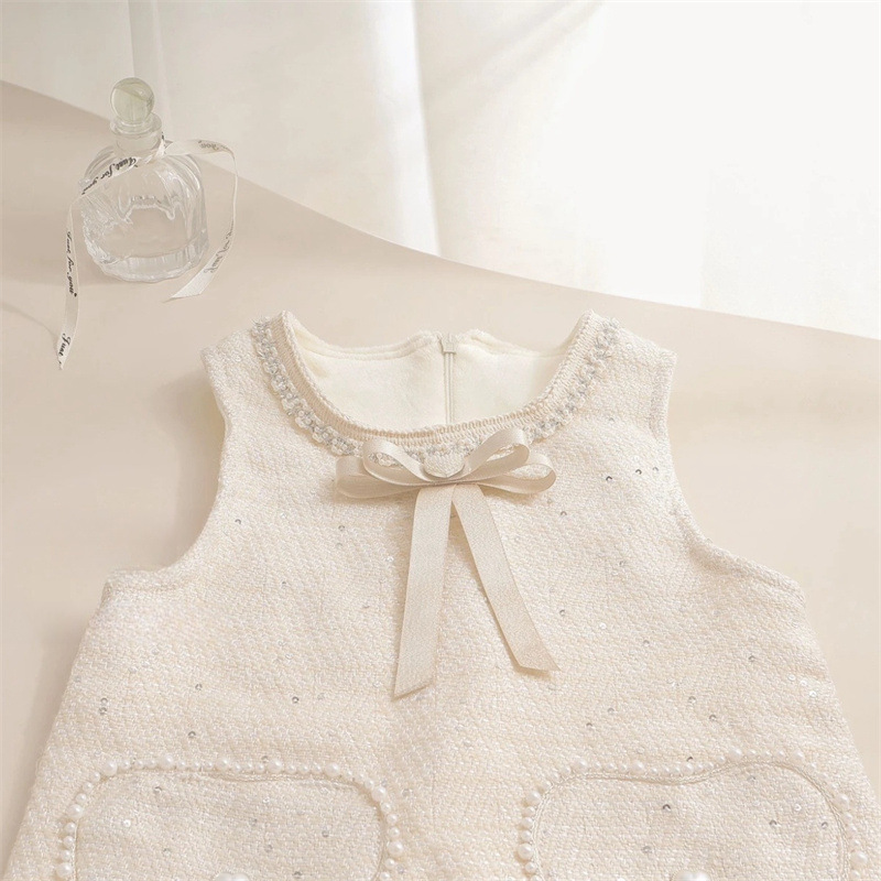 Xianning Seven Girls Little Fragrant Princess Dress Invierno 2025 Nuevo vestido de un año Bebé femenino más falda chaleco de terciopelo Estilo occidental