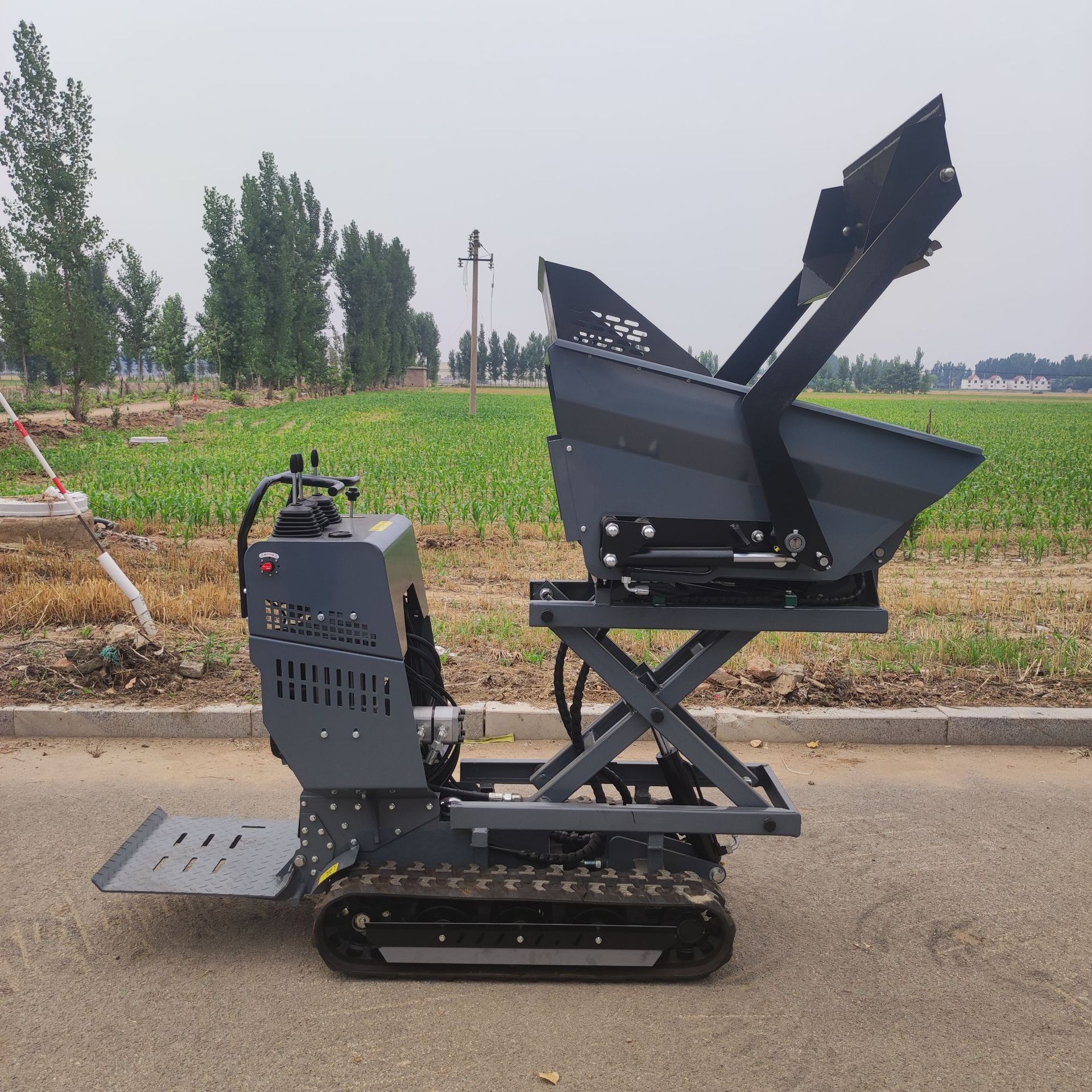 迷你自卸农牧场果园运输车建筑工矿地用履带式翻斗车果园运输车