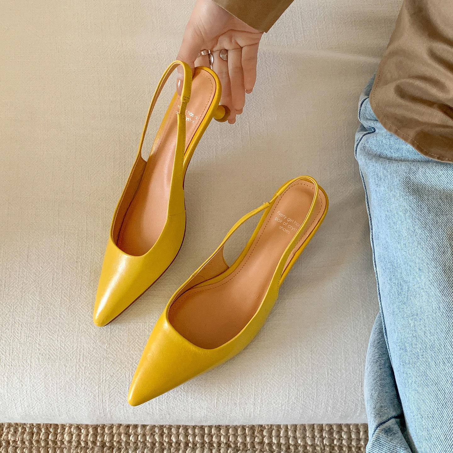 Sandal cao gót nữ mũi nhọn quai hậu dây khóa, gót nhọn 9 cm — đen
