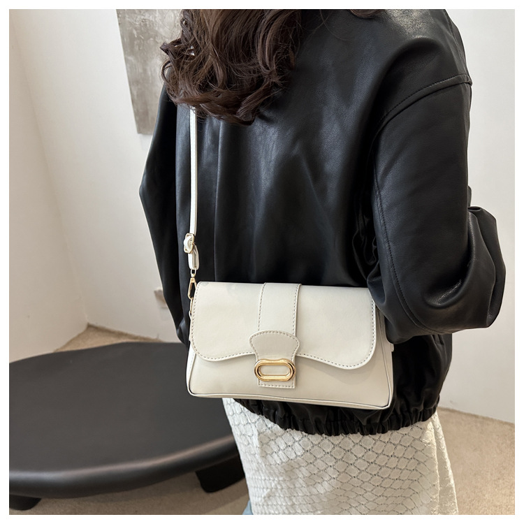 A casual and stylish small bag for women, a new 2024 fashion single-shoulder underarm bag, a retro and fashionable commuting crossbody small square bag undefined