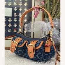 �¿�ܼҸ�Ʒ�|�й�Ҹ�°�Ashton�͹ŷ����C܇���μ�б���錢��Ů