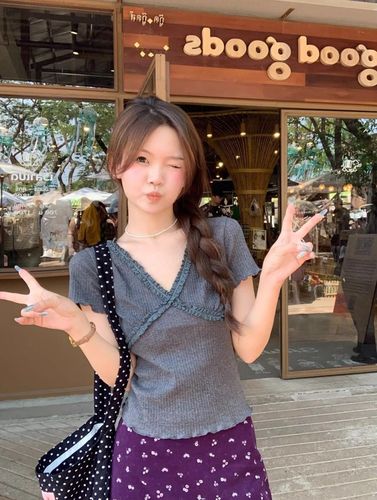 [300g 5x4 Ribbed Trim] Ruffled V-Neck Clavicle-Slit Off-Shoulder Short-Sleeve T-Shirt for Women, Slimming High-Waist Cropped Top