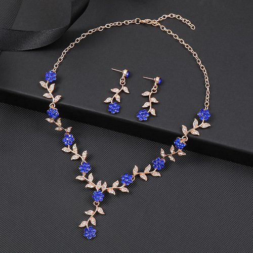 Factory direct supply to European and American necklace sets for brides, retro and versatile plum blossom shape inlaid with colored diamond clavicle chain wholesale