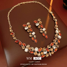 耳环;项链;手链