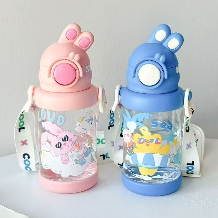 Yue Shimei nueva taza de plástico de dibujos animados de 650ml taza de agua de rebote de gran capacidad ajustable correa portátil taza de paja