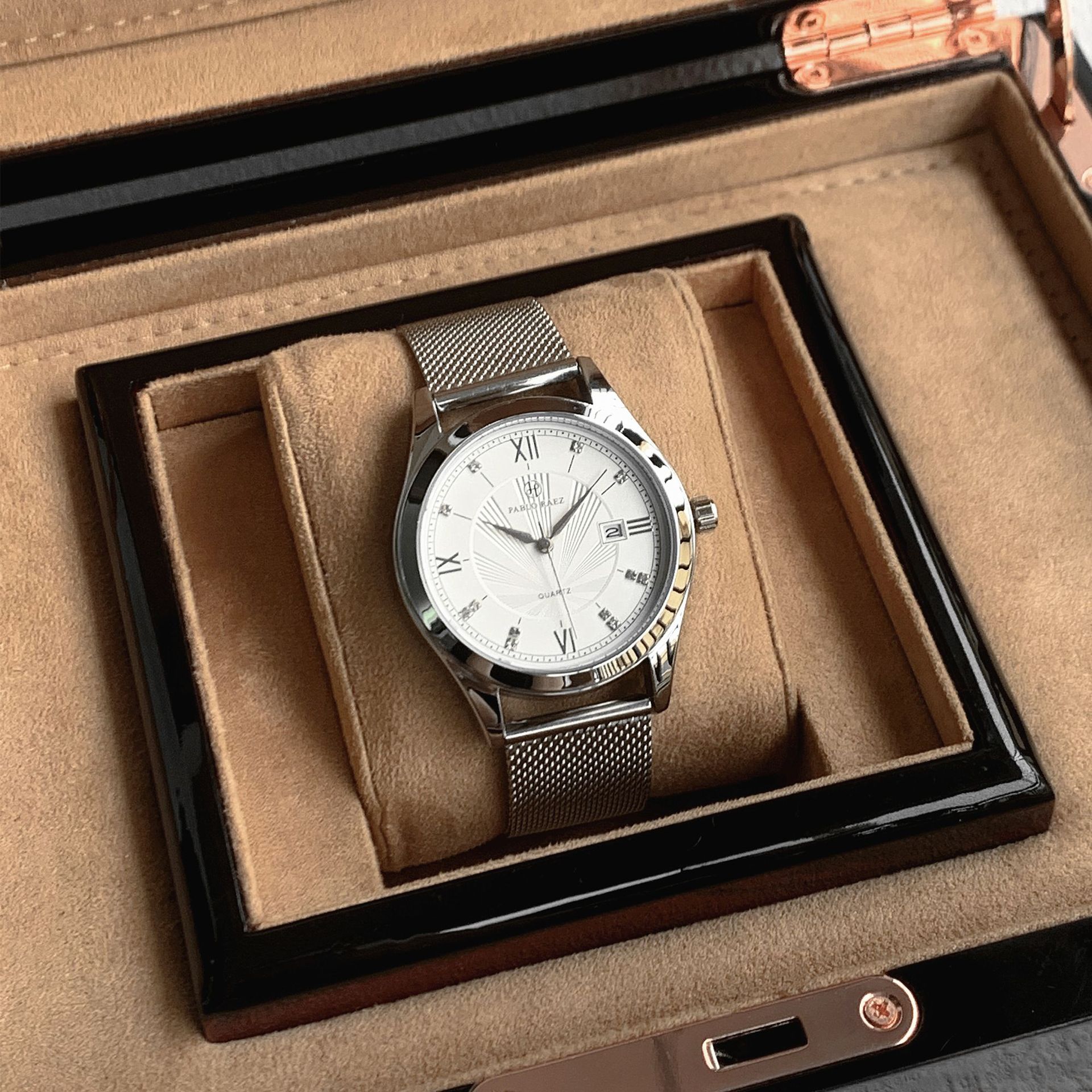 Douyin live broadcast popular men's high-quality stainless steel watches with good looks and cross-border e-commerce hosting and wholesale delivery_voghion.com