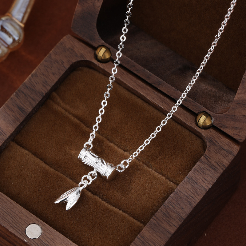 Hielo roto de hielo doble anillo cuatro hojas collar de plata 999 plata ligera lujosa alta sensación pequeña cintura colgante cadena de suéter