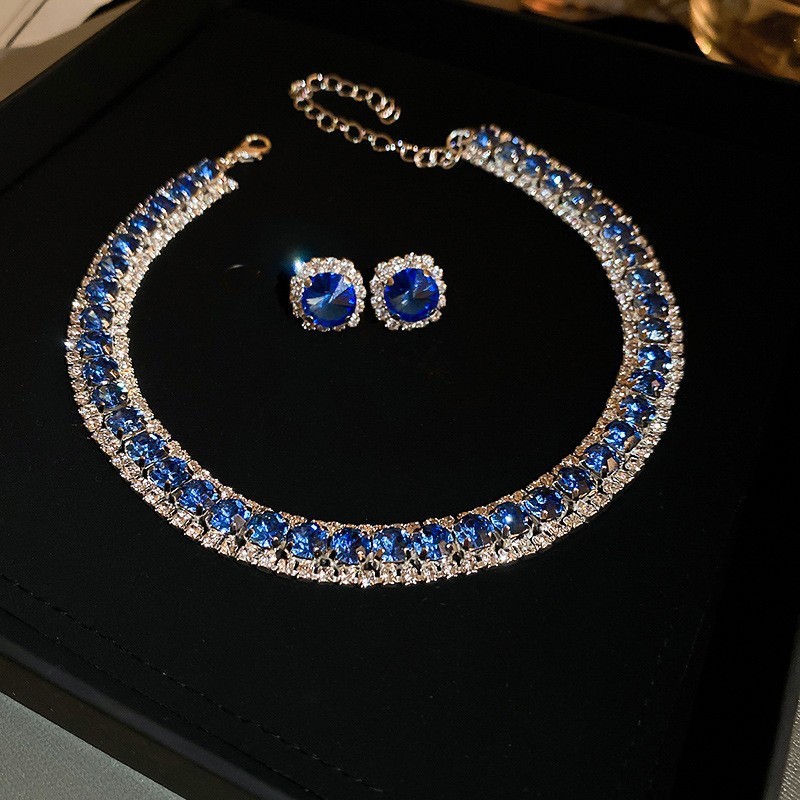 Collar de aretes cuadrados con incrustaciones de diamantes de dos piezas de moda, lujo ligero, collar de alta gama, temperamento exquisito, conjunto de joyas de todo fósforo