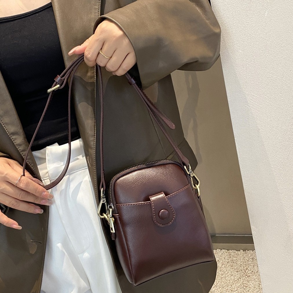 2025新款女包跨境外贸爆款单肩斜跨小包包油蜡皮双层绳子百搭