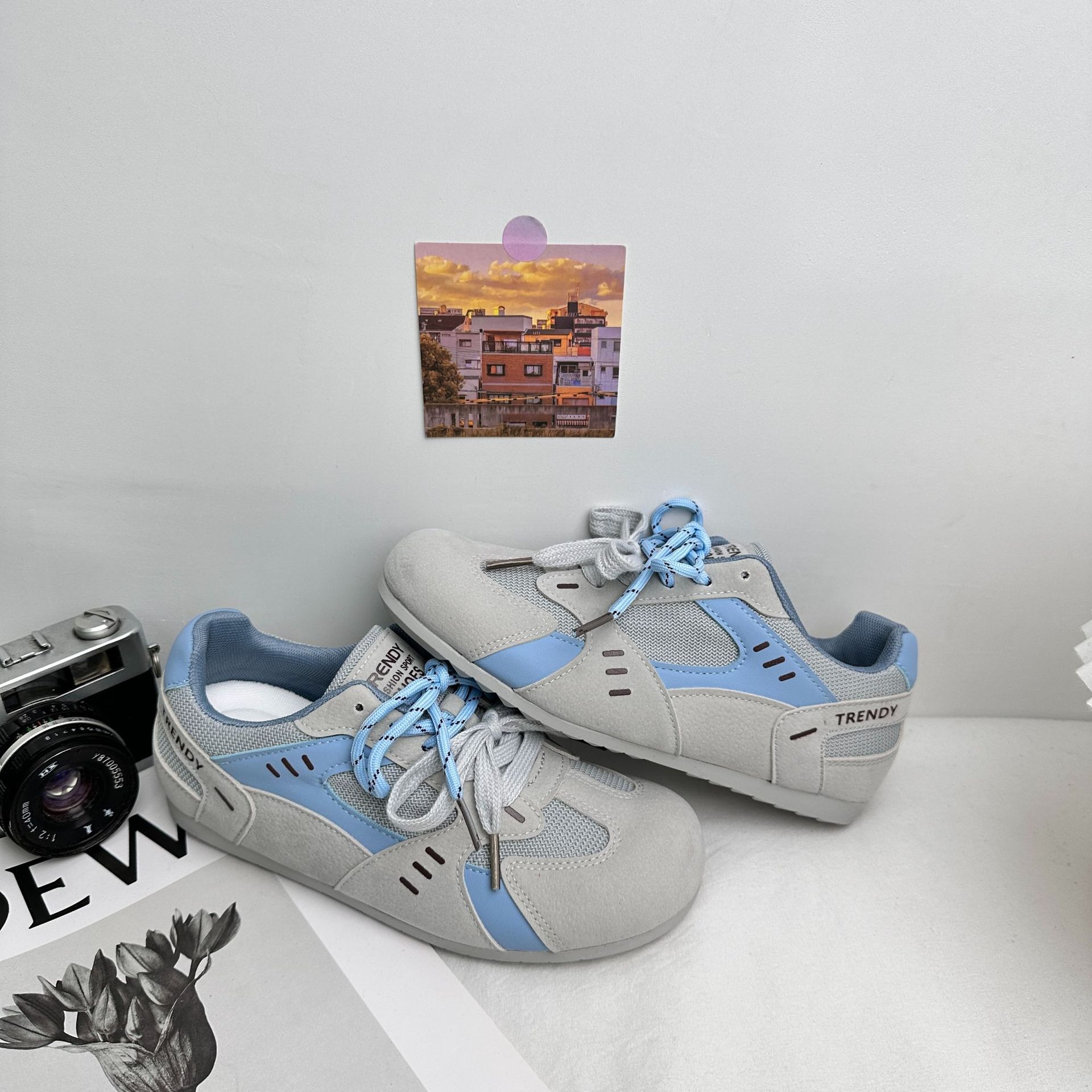 A9891 plantilla de látex/zapatos feos y lindos zapatos de deporte estilo Hong Kong zapatos de mujer 2025 nuevos zapatos de entrenamiento alemán casuales de nicho de estilo caliente de primavera