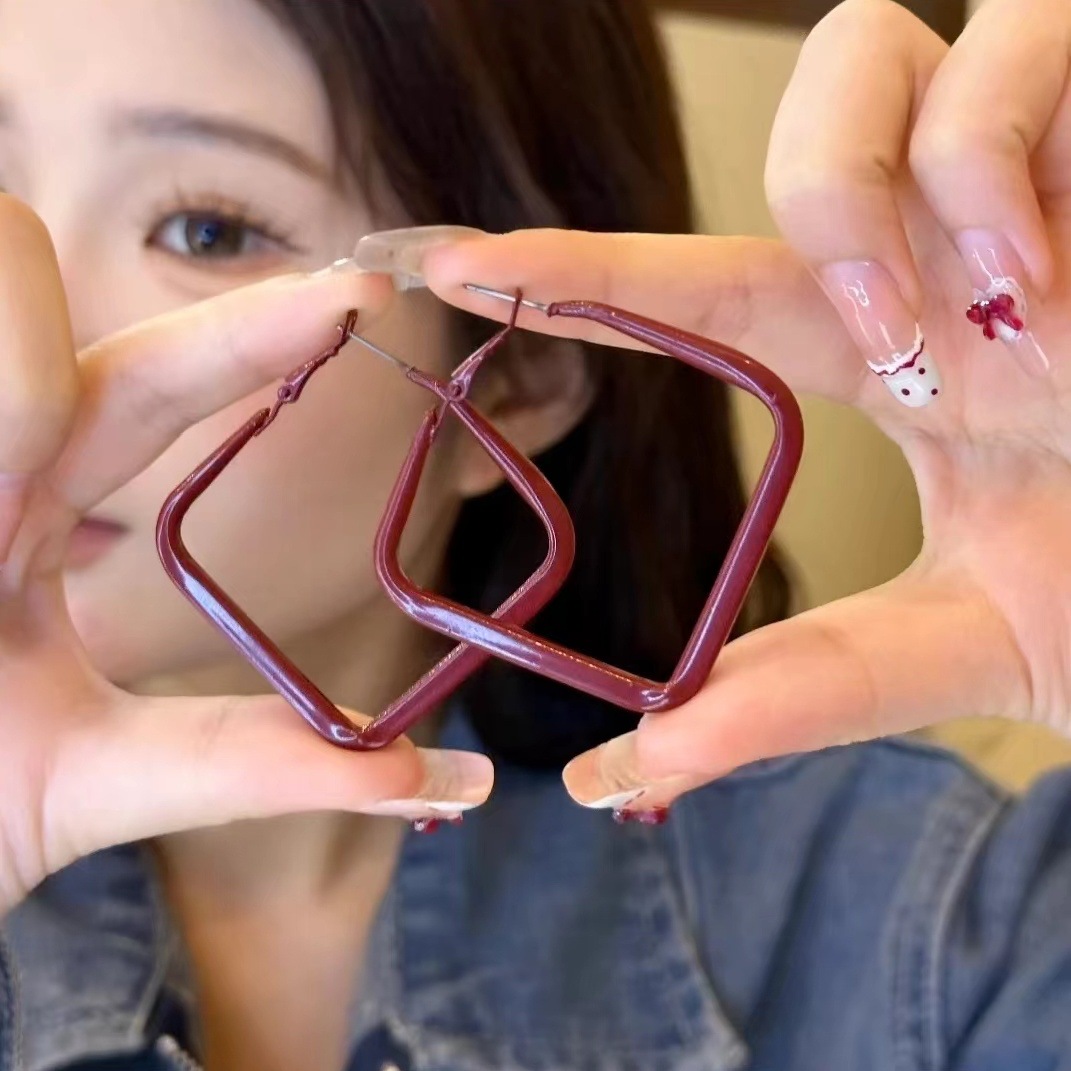 사각 레드 귀걸이