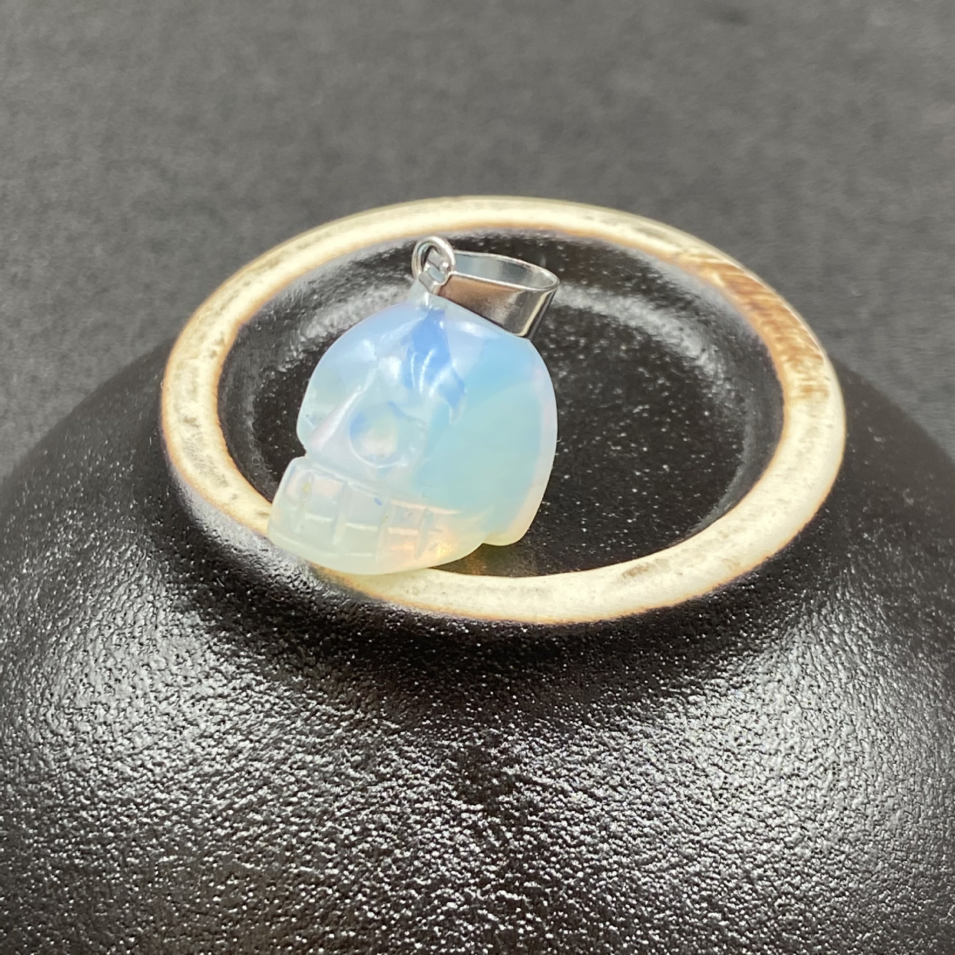 8g Weight Pendant Necklace Classification White, Red, Green, Blue, Wine Red, Gold Color Retro Crystal Tiger Eye Agate Skull Carved Stone Pendant 4