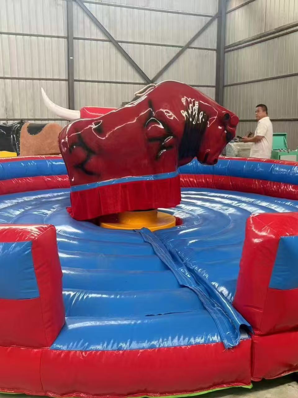 Nuevo equipo de atracción torero loco plaza para montar puestos para atrapar la feria del templo swing adultos niños red montar toros torero image 4