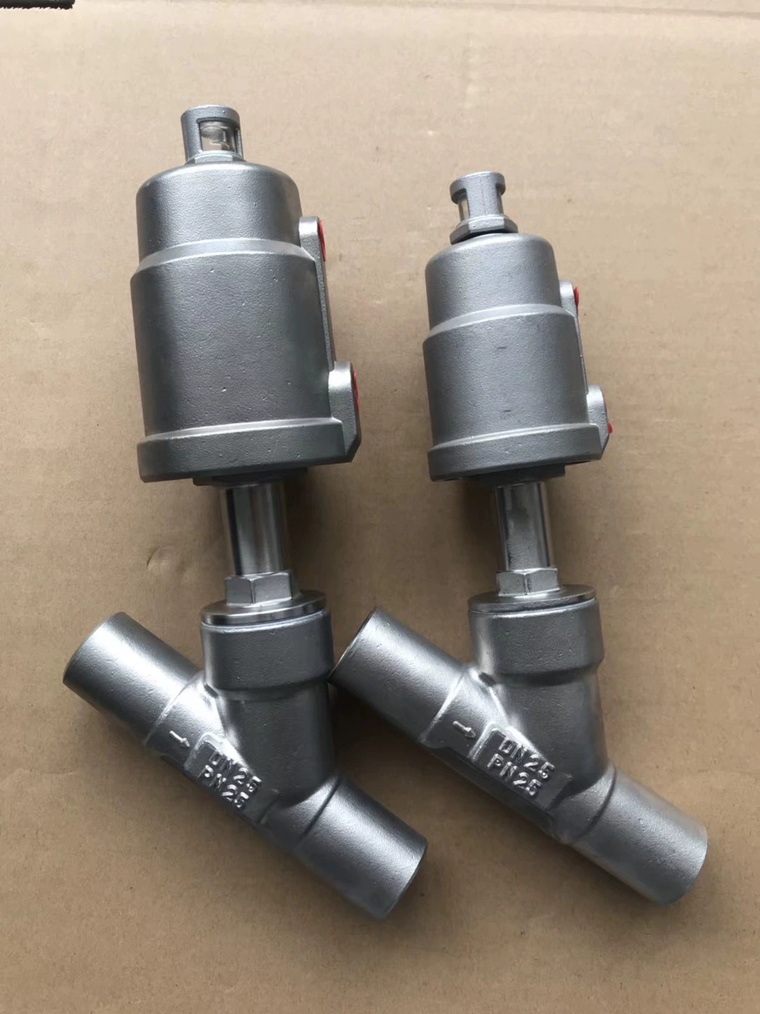 Пневматический угловой седельный клапан, резьбовой угловой клапан, быстромонтируемый угловой седельный клапан, фланцевое соединение.