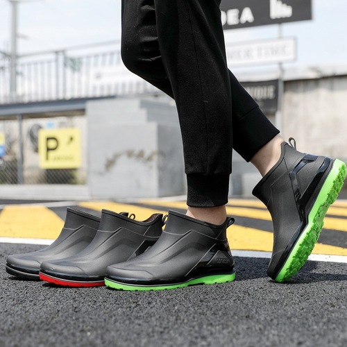 New fashion rain boots for men, trendy short rain boots, waterproof and non-slip, kitchen take-out water shoes, thick-soled overshoes, fishing rubber shoes