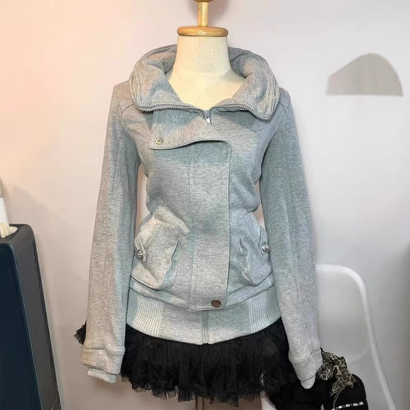 Vintage American Retro Gray Sweatshirt with a Stylish Collar, Unique Design, and a Relaxed Style Long-Sleeve Top